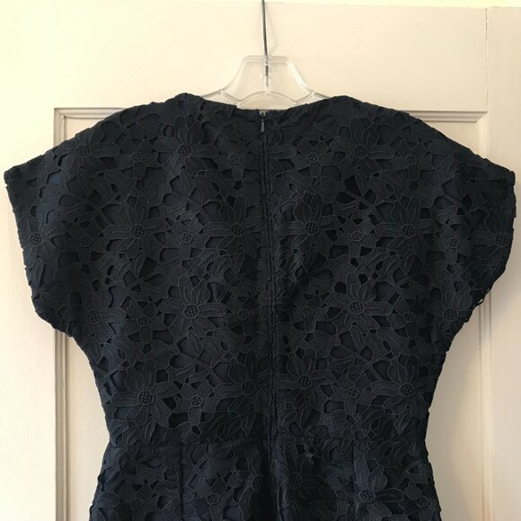 Banana Republic | V-Neck Lace Dress - Picture 7 of 9